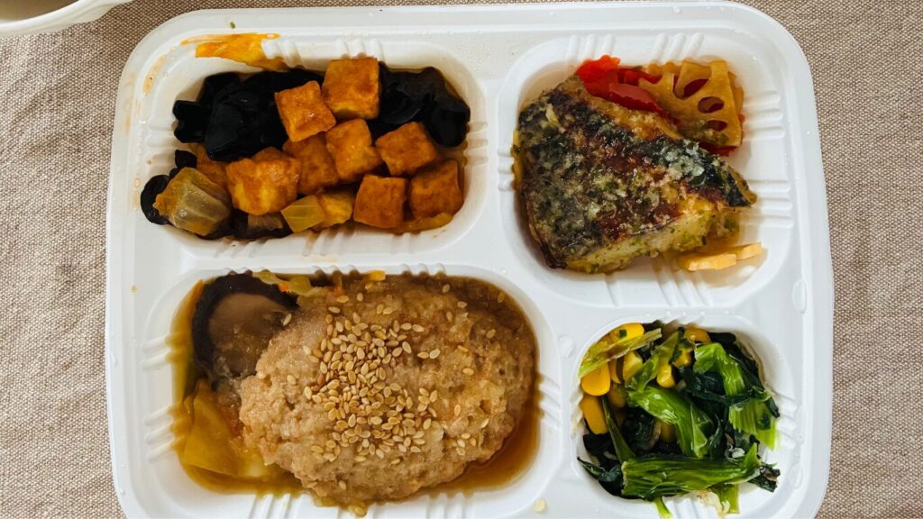 ミールズの煮込みハンバーグ